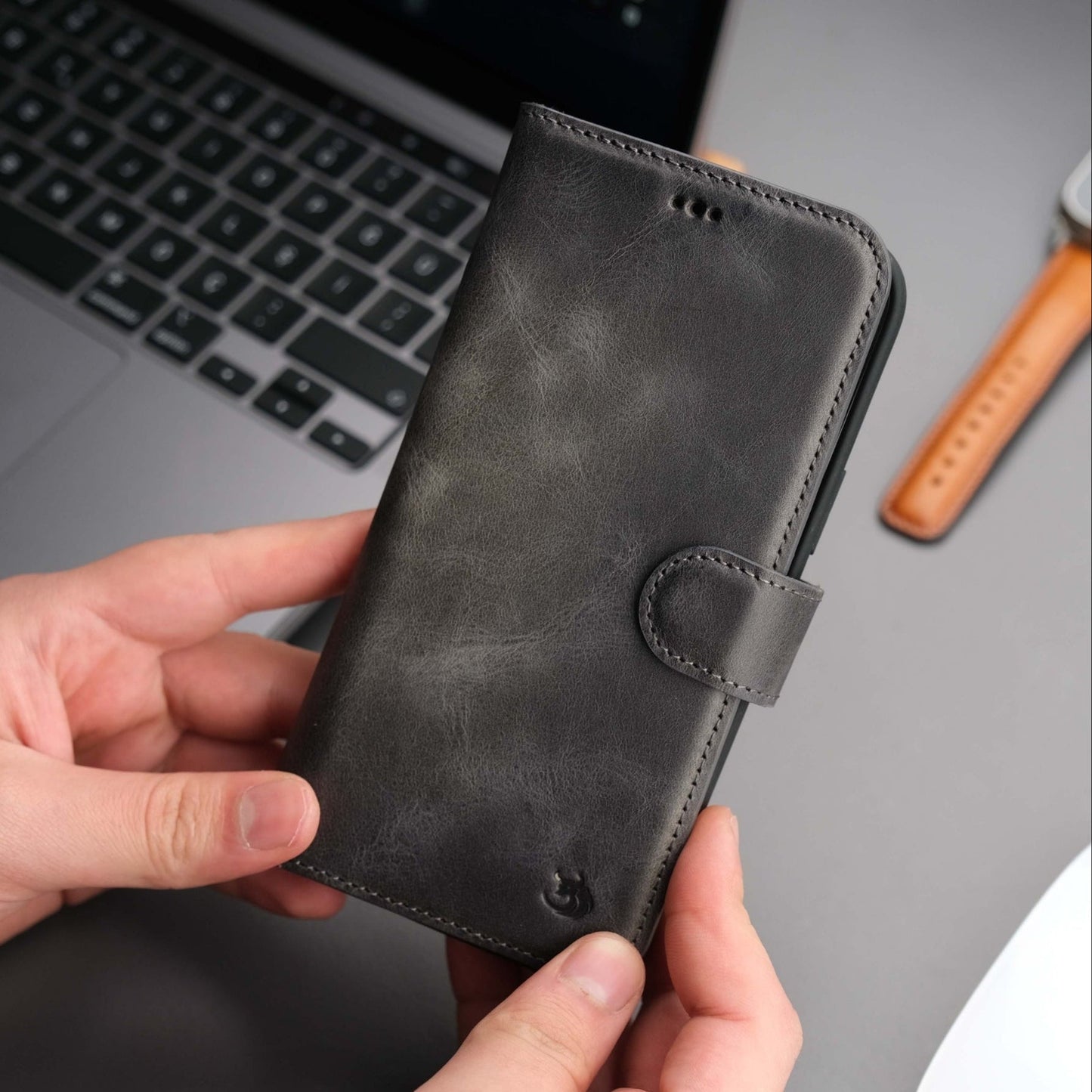 Casper Leather iPhone 14 Plus Wallet Case | MagSafe