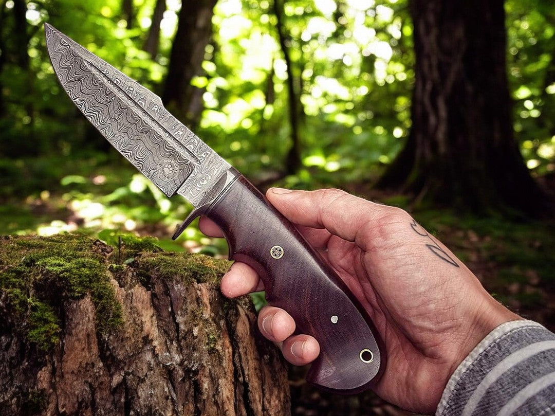 Shadow Fang - Damascus Steel Knife Hunting Essential