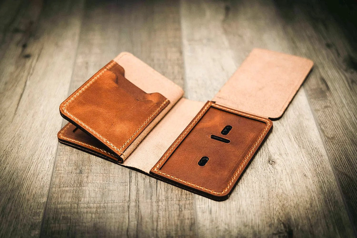 Federal Badge Wallet Small - Chestnut