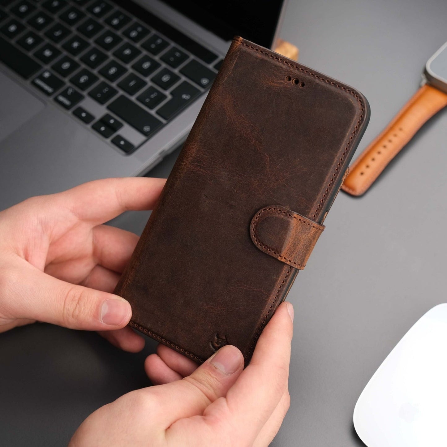 Casper Leather iPhone 15 Plus Wallet Case | Detachable MagSafe Compatible RFID Protection