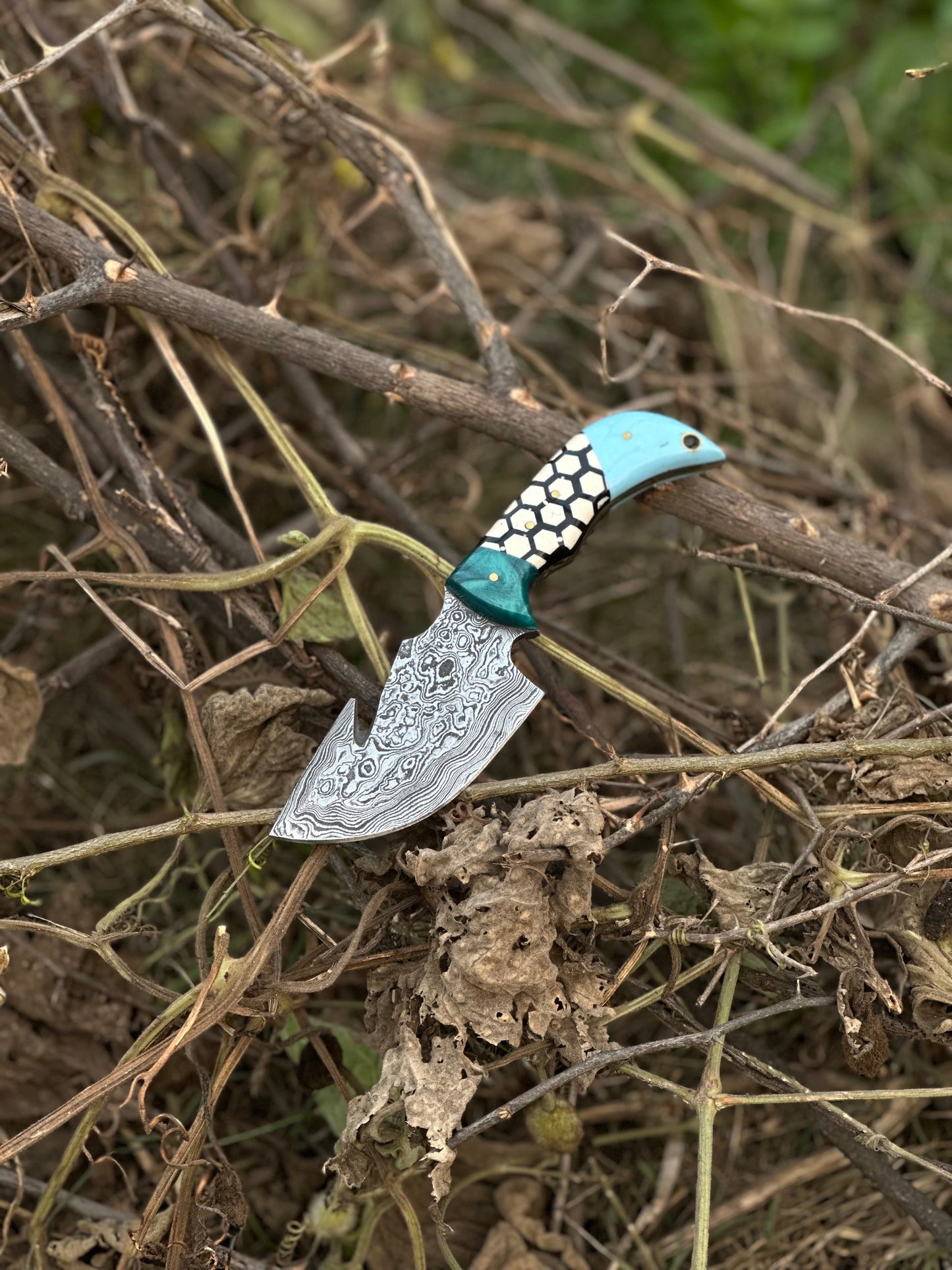 Custom Handmade Damascus Steel Guthook Skinning Knife – Resin Handle 7.5” with Leather Sheath