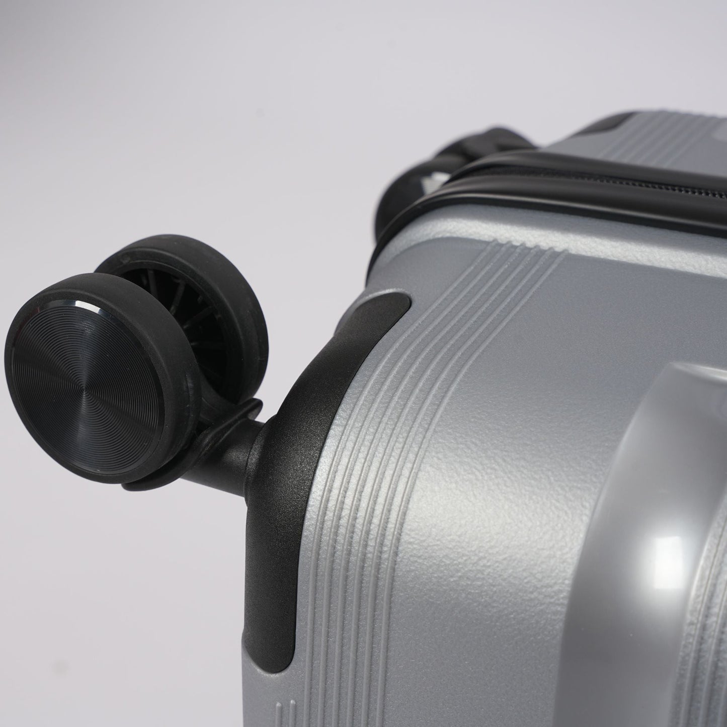 20-inch Silver Carry-On Hardcase Roller Luggage