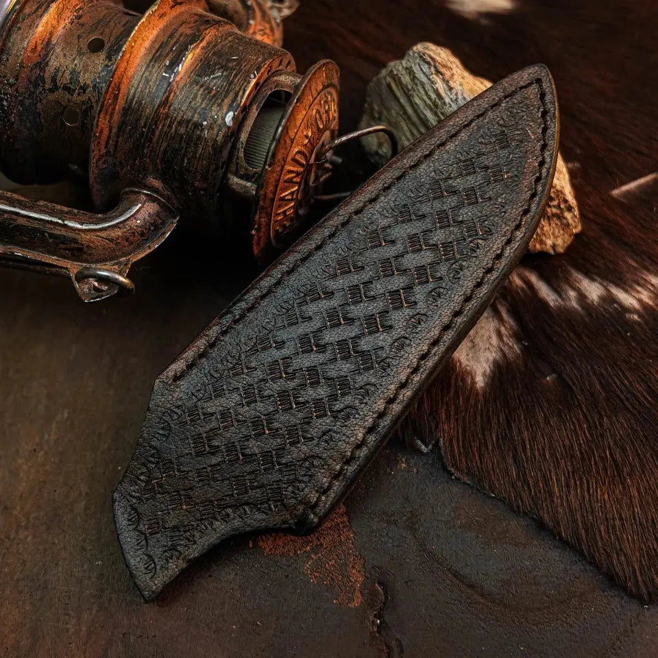 8.3" Handmade Damascus Hunting Knife – Full Tang Resin Handle