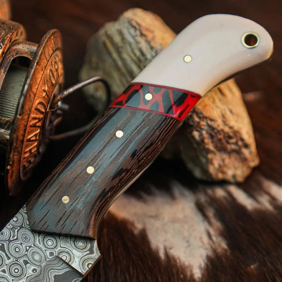 8.6" Handmade Damascus Hunting Knife – Full Tang Wood Handle