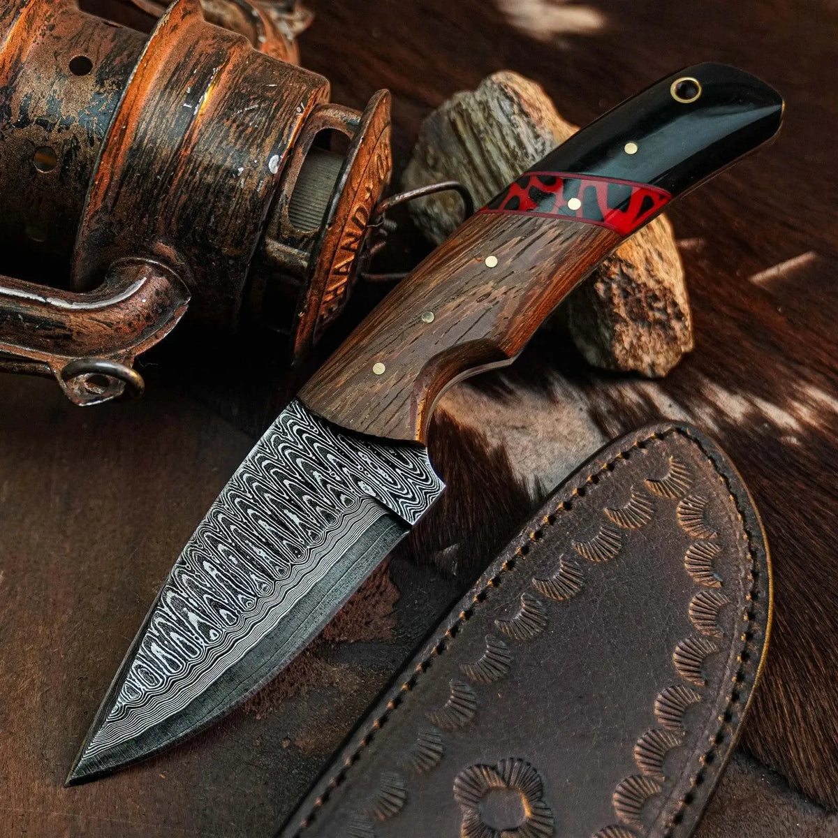 8.3" Handmade Damascus Hunting Knife – Full Tang Wood Handle