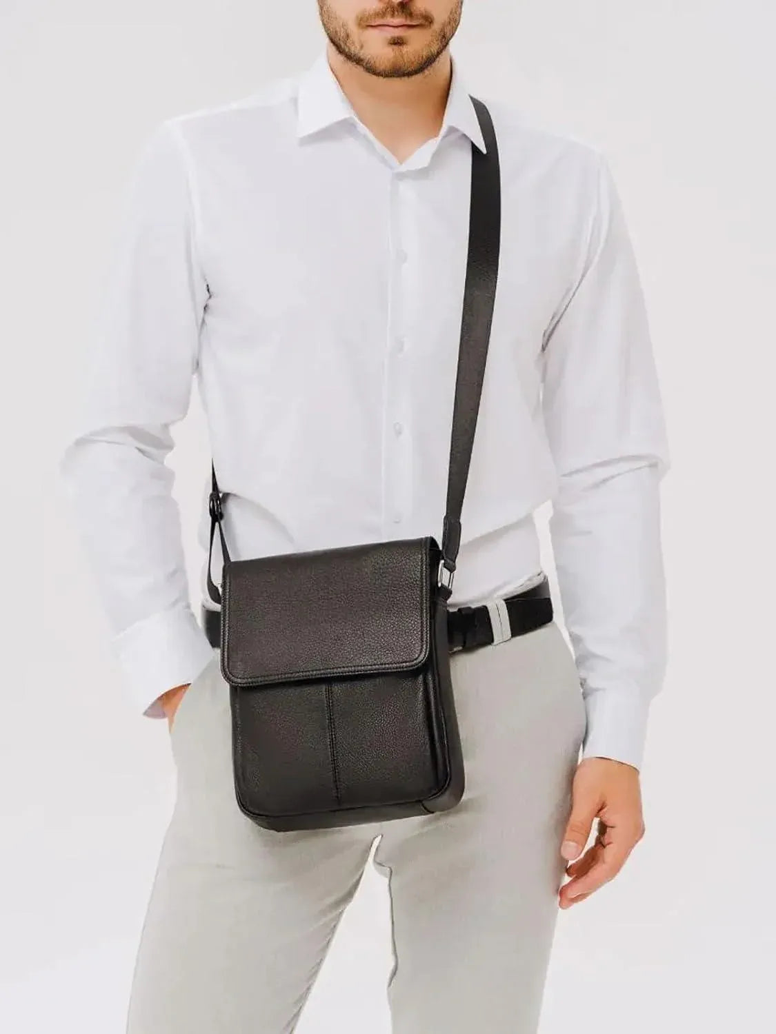 Leather Crossbody Messenger Bag – Polished & Functional