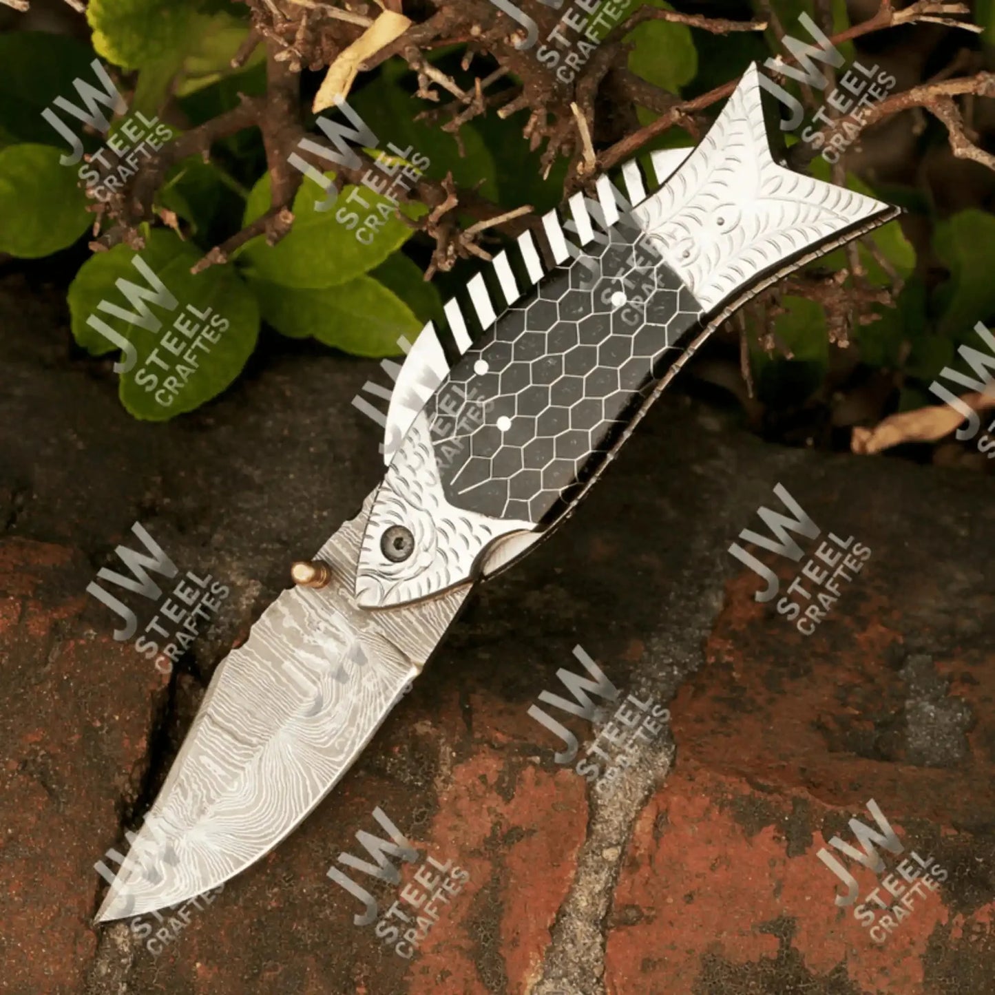 Handmade Damascus Steel Folding Knife – Black Honeycomb Handle, Engraved Bolster