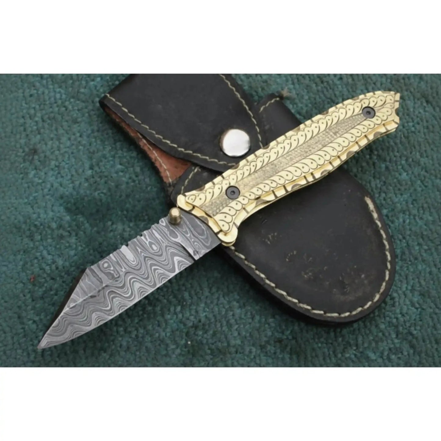 Handmade Damascus Steel Folding Knife with Olive Wood Handle – Brass Liner Pocket Knife