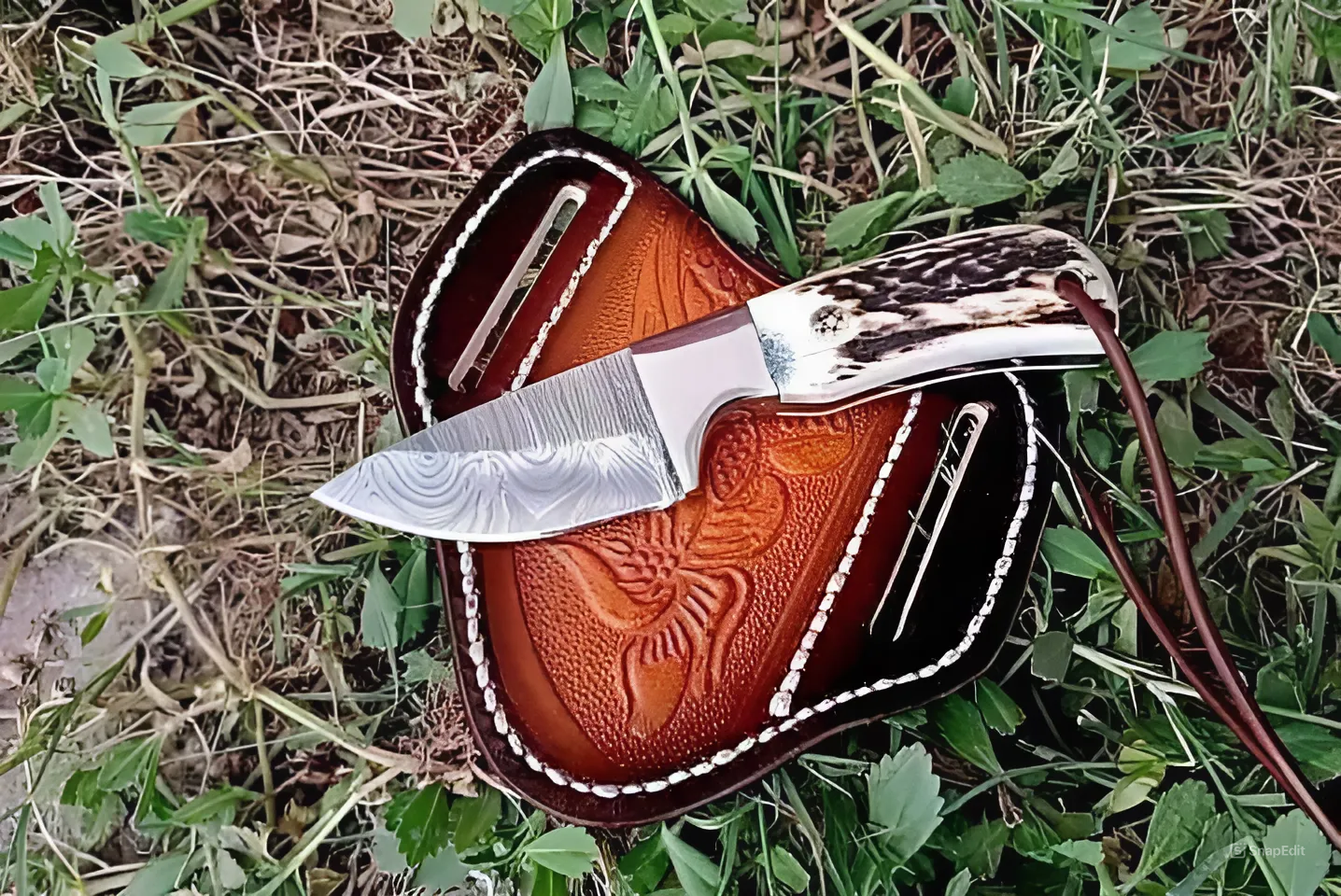 Antler's Edge Mini Skinning Knife: Custom Handmade Damascus Steel