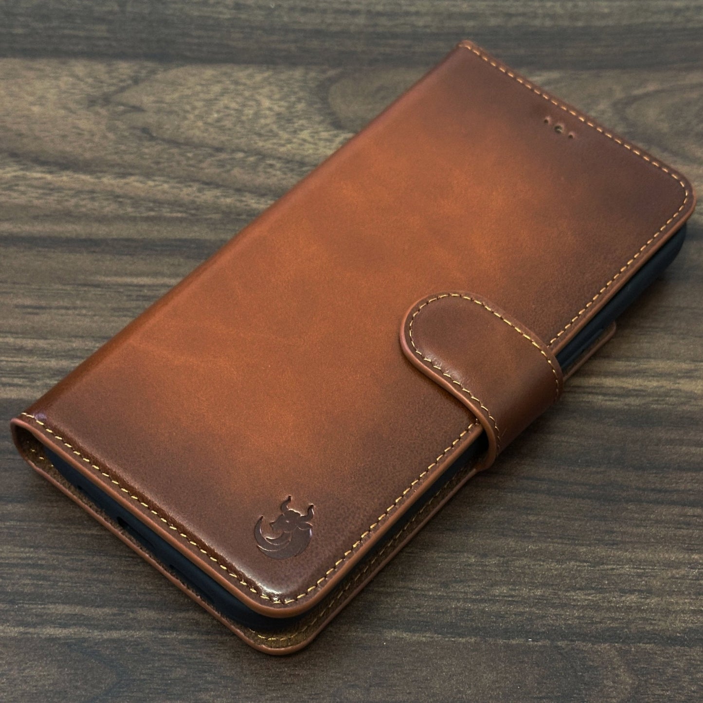 Vegas Premium Leather iPhone 15 Wallet Case with MagSafe | Detachable RFID Blocking Luxury Wallet