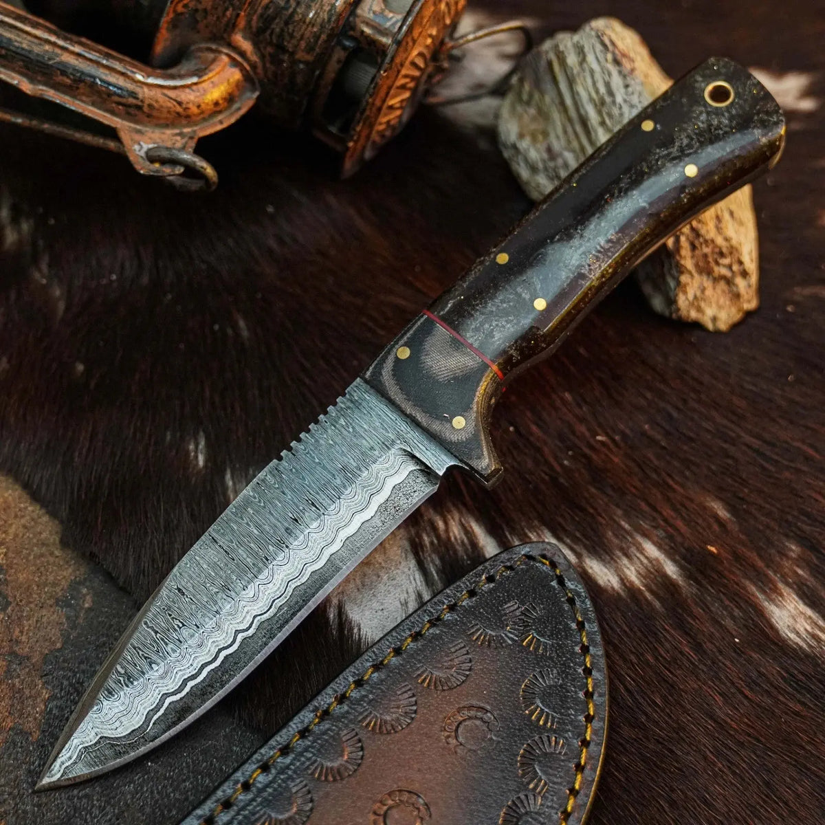8.8" Handmade Damascus Hunting Knife – Full Tang Resin Handle & Sheath