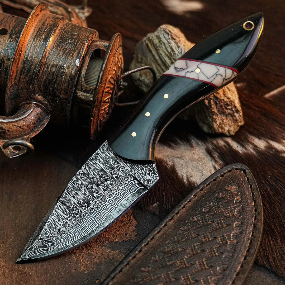 7.8" Handmade Damascus Bushcraft Knife – Full Tang Resin Handle & Sheath