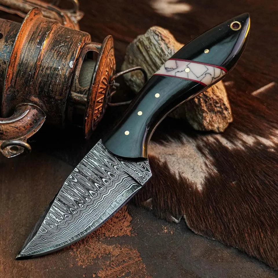 7.8" Handmade Damascus Bushcraft Knife – Full Tang Resin Handle & Sheath